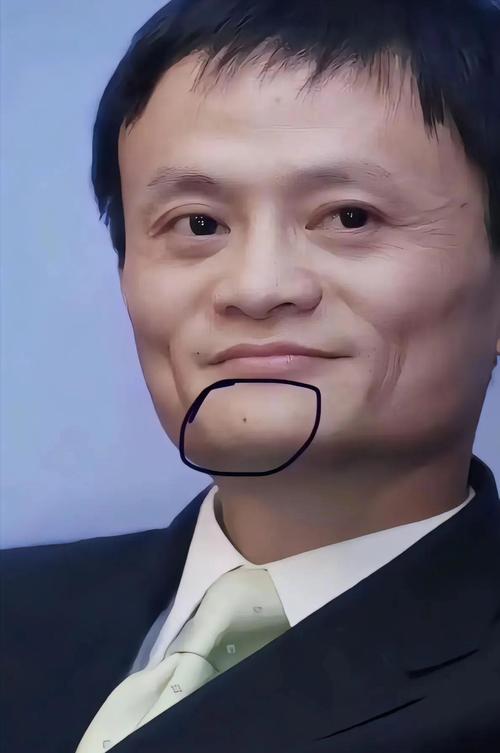 看看那些下巴有痣的男生