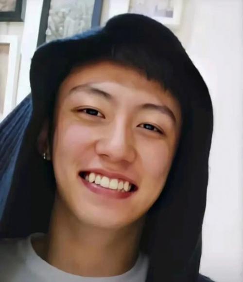 長虎牙的男生命好嗎 財運相當不錯