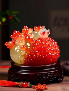旺桃花的風(fēng)水飾物擺件 結(jié)子石榴促吉運(yùn)