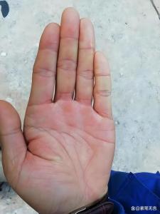 一輩子窮人的手相 手指間的縫隙很大