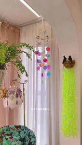辦公室桃花運風水布局方法 在窗口掛一個風鈴