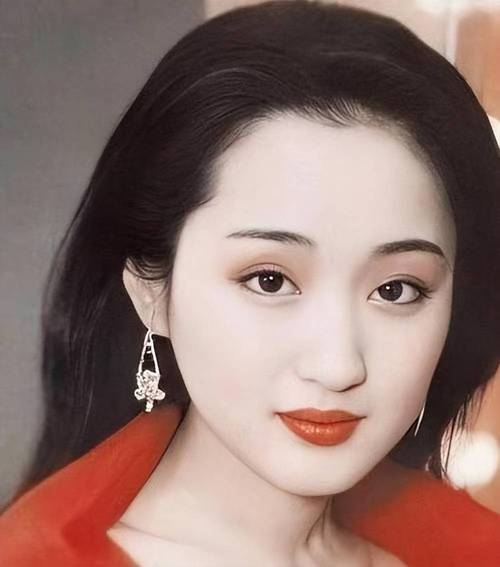 天生面帶桃花的女人面相