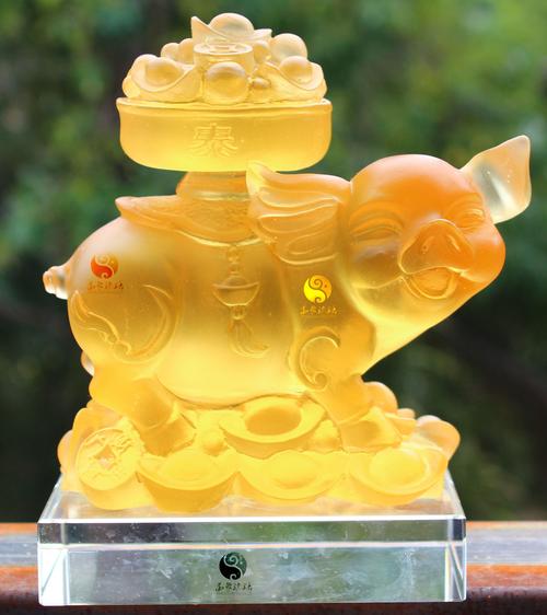 屬豬的愛情堪輿吉祥物  水晶可改善桃花運