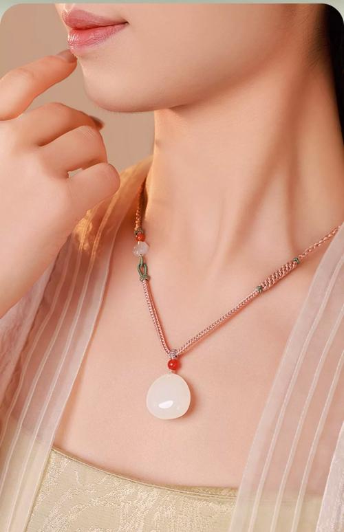 單身女戴什么招桃花  佩戴玉墜可增添桃花運
