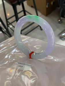 春帶彩翡翠手鐲的寓意是什么 預示美好與富貴