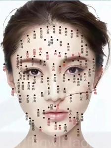 女人人中痣相 性格開放