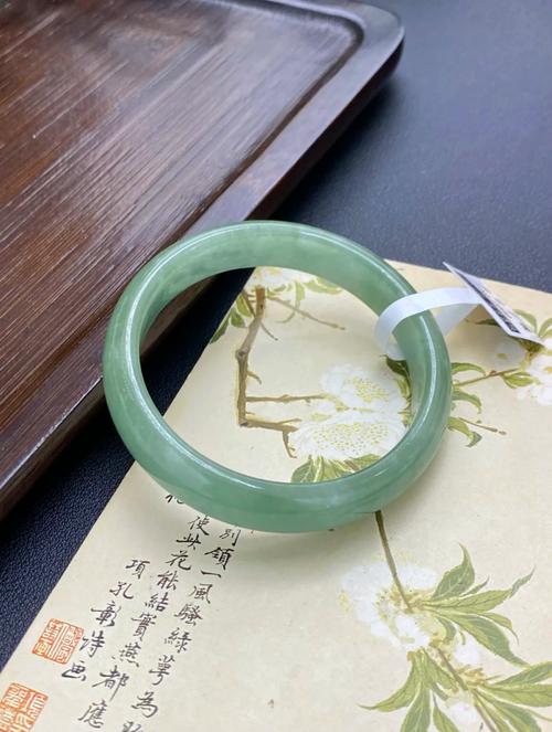 翡翠油青和糯種哪個好 各有特色