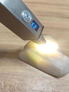 看翡翠用什么光的電筒好 白光電筒更多