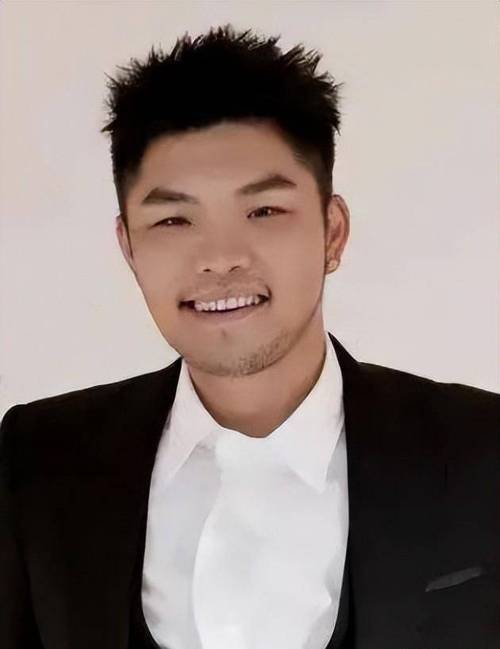 鼻梁塌的男人好不好？對老婆言聽計從！