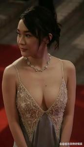 女人胸部有痣好嗎 胸有大痣的女人怎么樣好嗎