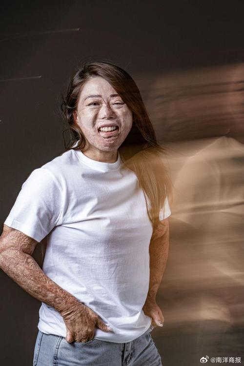 歇斯底里的面相女