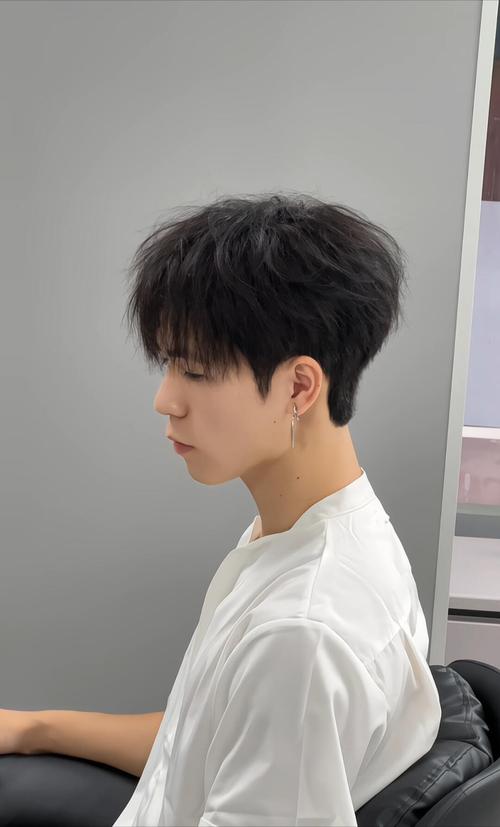 男人左耳發燙吉兇