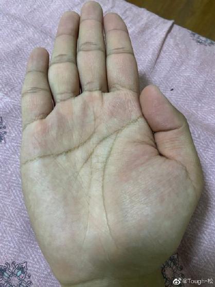 女人手掌大手指短手相好嗎