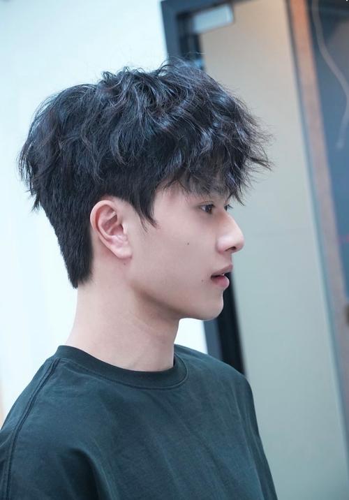 男人右耳發燙吉兇