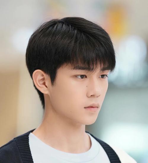 右鼻翼有痣的男人